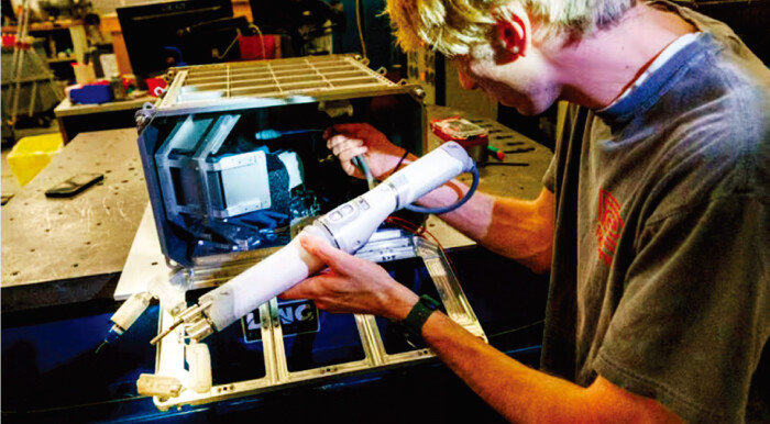 우주여행에 적합한 경량 도구로 제작된 수술 로봇 ‘spaceMIRA’. [버추얼인시전 제공]