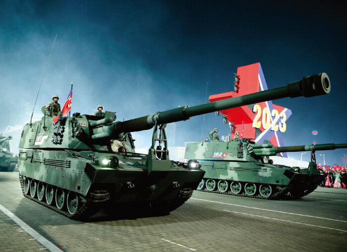 북한의 ‘주체107년식 자행형 곡사포’. [뉴스1]