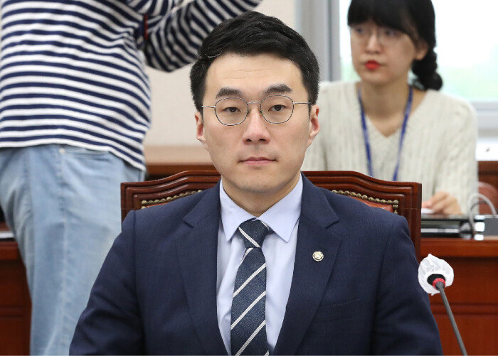 국회 공직자윤리위원회 ‘2024 정기재산변동신고’에서 더불어민주연합 김남국 의원의 가상자산이 기존 8억4000만 원에서 15억4644만 원으로 7억 원 가량 늘어난 것으로 나타났다. [뉴스1]