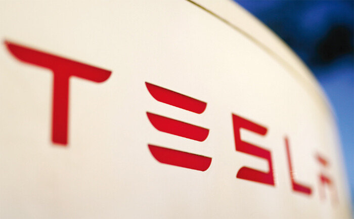 로보택시 기대감으로 반등했던 테슬라 주가가 다시 하락세다. [뉴시스]