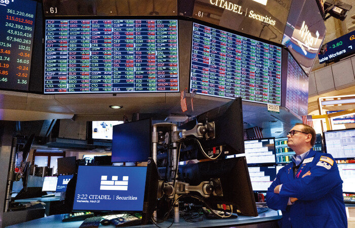 올해 들어 주식, 금, 달러 등 자산 가격이 동반 상승하고 있다. [뉴시스]