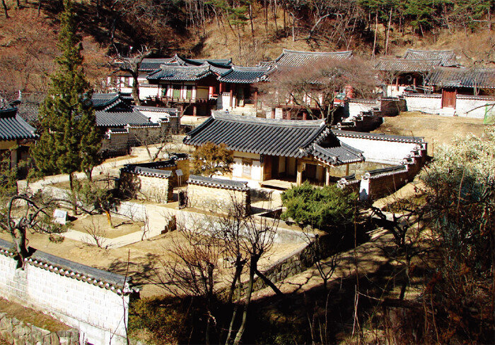 경북 안동 도산서원에 자리한 도산서당(가운데). [박정해 제공]