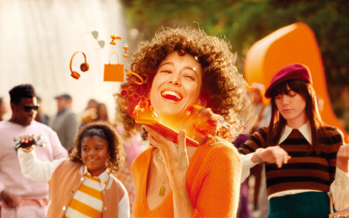 테무가 2023년 미국미식축구리그 결승전인 슈퍼볼에서 내보낸 광고의 한 장면. [테무 제공]