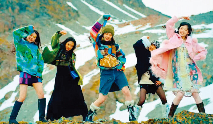 아이브 소속사 스타쉽엔터테인먼트가 새로 선보인 5인조 걸그룹 키키. [스타쉽엔터테인먼트 제공]