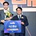 KBL 사상 첫 고졸 신인 식스맨상 수상…‘SK 에너지’ 다니엘, 리그서 인정받다 [KBL 시상식]