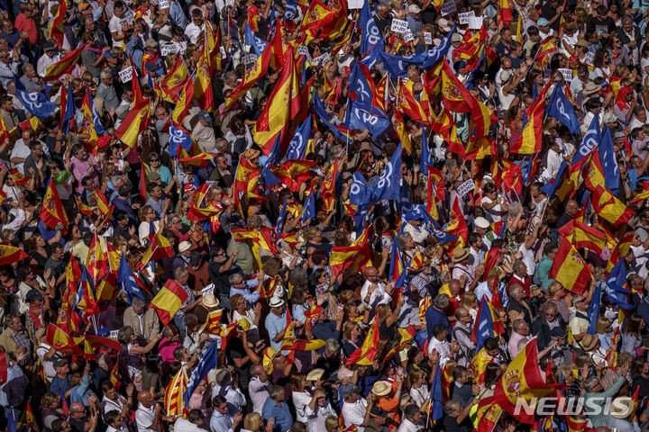 Massive protests against the government in Spain… “Opposition to amnesty for Catalan separatists” Massive protests against the government in Spain… “Opposition to amnesty for Catalan separatists”