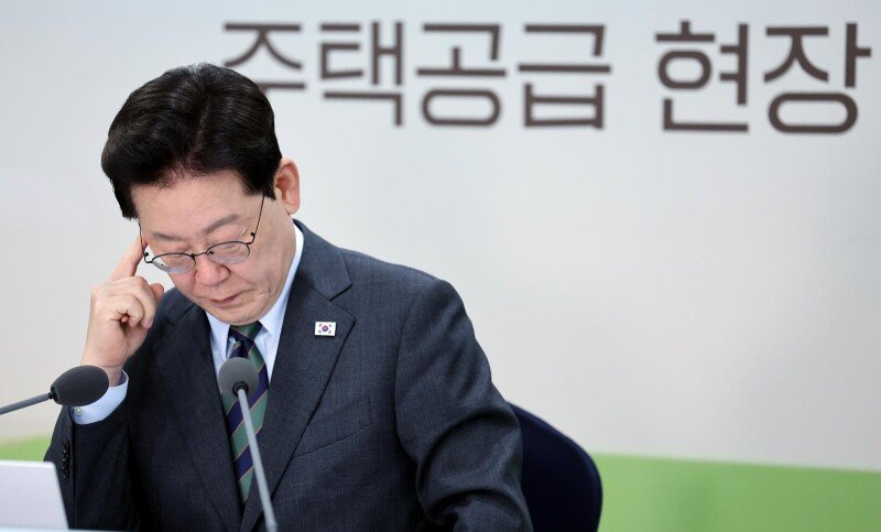 李 “국정 생중계, 언론 접촉, SNS 모두 늘리겠다”