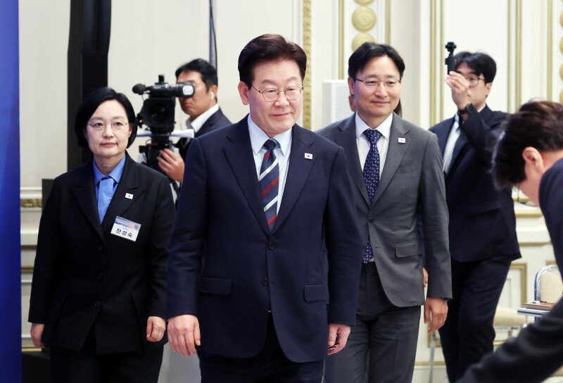 이 대통령 “막상 창업하려면 복잡…필요하지 않은 규제 과감히 걷어야”