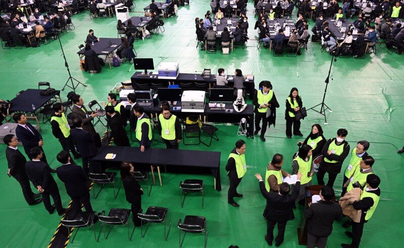 특검, 투표지 ‘녹화방송 촬영’ 허용…예정보다 2시간 50분 지연 시작