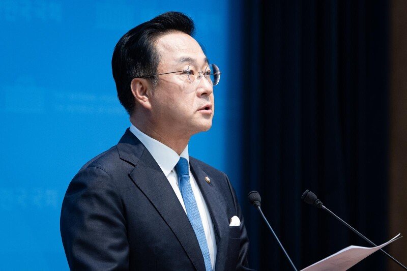 與 “국감은 野 시간인데 주진우-김태규가 흙탕물…존재가치 부인”