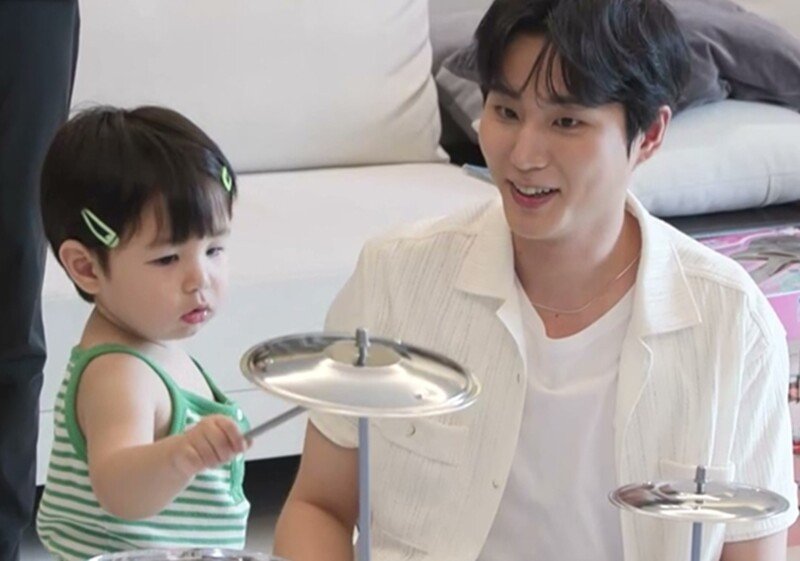 심형탁子 하루, 데이식스 영케이와 드럼 합주 “잘하는데?!” (슈돌)