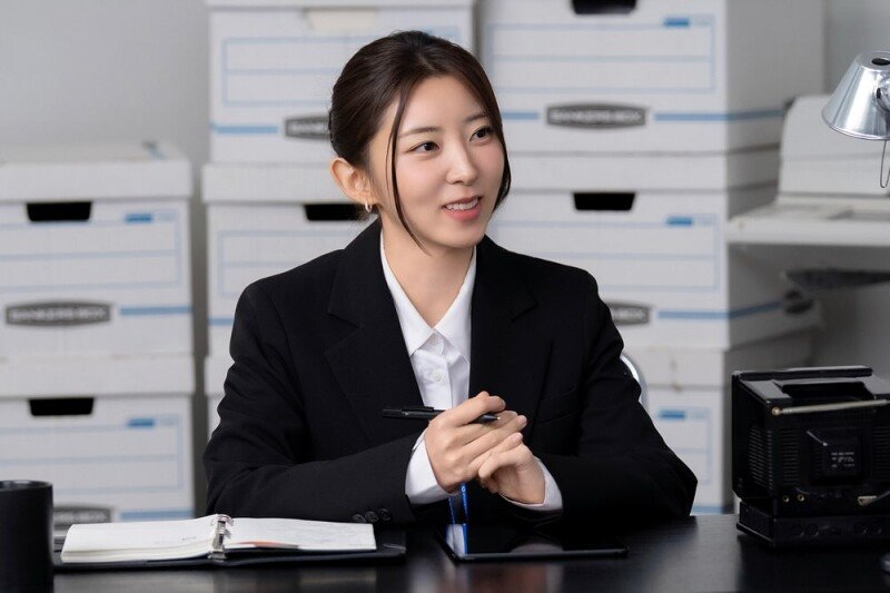 무대 내려와 출근길…권소현·하주연·육지담, 연예인 대신 직장인 택했다