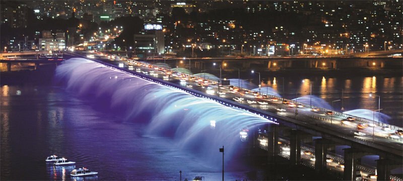 Louis Vuitton creates a striking moment on Jamsugyo bridge with