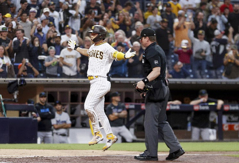 Padres' Kim Ha-seong belts 1st career grand slam