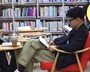 ‘공개 활동 중단’ 한동훈 도서관서 목격…시민 요청에 셀카·사인