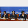 7일 오전 국회 대표최고위원실에서 새정치민주연합 정책조정회의가 열렸다. 원대연기자 yeon72@donga.com