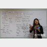 서울 서초구에 있는 ‘부끄럽지 않아요!’ 사무실에서 17일 박진아 씨가 건강한 콘돔 개발에 대해 설명하고 있다. 홍진환 기자 jean@donga.com
