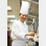 제주 요리하는 문동일 쉐프
문동일 쉐프가 22일 오후 서울 중구 홀리데이인 익스프레스 을지로 주방에서 요리를 하고 있다.