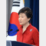 박근혜 대통령이 6일 오전 청와대 춘추관 브리핑실에서 대국민 담화를 발표하고 있다. 청와대사진기자단