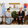 박근혜 대통령이 25일(현지시간) 오후 유엔사무총장 관저에서 열린 만찬에 참석해 반기문 사무총장과 웃으며 이야기를 나누고 있다. 뉴시스
