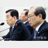 한민구 국방부 장관이 19일 국회에서 열린 국방위원회 전체회의에서 의원들의 질의에 답하고 있다. 동아일보DB