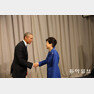 박근혜 대통령이 31일 오전(현지시간) 미국 워시언 컨벤션 센터에서 버락 오바마 미국 대통령과 한미 정상회담에 앞서 악수를 하고있다.