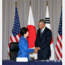 박근혜 대통령이 31일 오전(현지시간) 미국 워싱턴 컨벤션 센터에서 버락 오바마미국 대통령, 아베 신조 일본 총리와 한미일 정상회담을 하고 있다.
