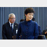 박근혜 대통령이 13일 청와대에서 열린 제21회 국무회의에서 국민의례를 마친 후 자리로 돌아서고 있다.
청와대사진기자단 2014.5.13
한경 강은구