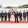 허정구배 한국아마추어골프선수권에서 우승한 김한별(왼쪽)이 허광수 대한골프협회장과 기념촬영을 하고 있다.