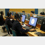 4일 오후 평양 과학기술전당에서 학생들이 컴퓨터를 활용한 학습활동을 하고 있다. 2018.10.4/뉴스1 © News1 사진공동취재단