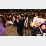 8일 오후 서울 광화문광장에서 열린 3.8세계여성의 날 기념 제35회 한국여성대회에서 참석자들이 ‘싸우는 여자가 춤춘다 ’공동 퍼포먼스를 함께하며 춤을 추고 있다. 2019.3.8/뉴스1 © News1