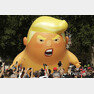 23일(현지시간) 가디언에 따르면 작년 7월 트럼프 대통령의 영국 방문 당시 기저귀를 찬 아기 트럼프 풍선을 띄운 반트럼프 단체는 당시보다 5배 큰 풍선 제작을 고려하고 있다. 2019.04.24. ﻿【런던=AP/뉴시스】
