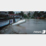 대전지역에 호우경보가 발효된 30일 오전 대전 대동천이 폭우로 범람했다. (독자 제공) 2020.7.30/뉴스1 © News1