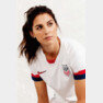 할리우드 여배우 뺨치는 외모 덕분에 전 세계적으로 팬덤을 확보한 미국 여자 축구 국가대표 앨릭스 모건. 헤어를 자연스럽게 질끈 묶기만 해도 스타일리시한 그는 2012 런던올림픽에서 금메달을 따 더욱 유명해졌다. 트위터