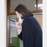 이재명 더불어민주당 대선 후보의 배우자인 김혜경씨가 9일 오후 경기 성남 분당구 초림초등학교에 마련된 수내1동 제2투표소에서 본인확인을 하고 있다. 2022.3.9/뉴스1 © News1