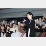방탄소년단(BTS) 슈가가 27일 서울 강남구 코엑스 메가박스에서 열린 영화 ‘대외비’(감독 이원태) VIP 시사회에 팬들의 환호를 받으며 입장하고 있다. ⓒ News1