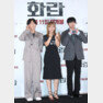배우 송중기(왼쪽부터)와 김형서, 홍사빈이 22일 서울 강남구 메가박스 코엑스에서 열린 영화 ‘화란‘(감독 김창훈) 언론시사회에서 포즈를 취하고 있다.