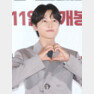 배우 송중기가 22일 서울 강남구 메가박스 코엑스에서 열린 영화 ‘화란‘(감독 김창훈) 언론시사회에서 하트를 그리고 있다.