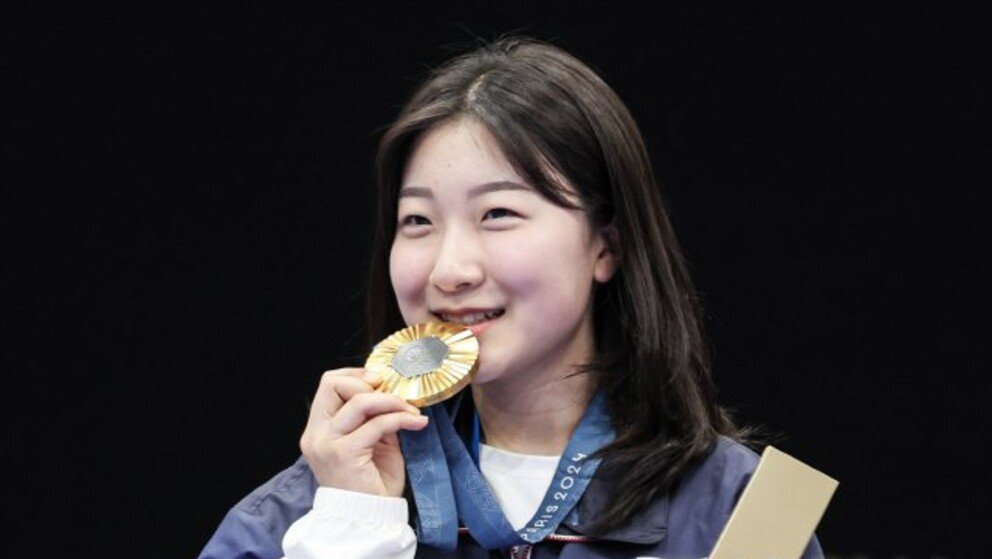 올림픽 128년 역사상 최연소 금메달 주인공은 한국 선수 김윤미[데이터 비키니]