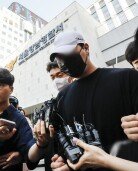 [단독]‘MZ조폭에 8400만원 금품-향응받은 혐의’ 경찰간부 기소