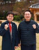 전한길 “어제 尹 만나…본인 감옥 가도 상관없지만 청년에 미안하다고 해”