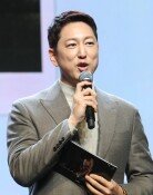 한석준 “이어폰 쓰기 힘들수도”…소음 민폐 노인 옹호 ‘시끌’ [e글e글]