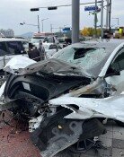 대전서 ‘과속 테슬라’에 10중 추돌… 1명 사망-15명 부상