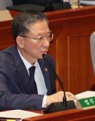 정성호 “수사 지휘? 檢이 그렇게 받아들였다면 서면 요구했을 것”