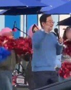 구청장은 노래자랑, 女간부 공무원은 백댄서로