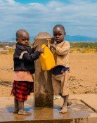 “美원조 삭감, 1400만 명 숨질수…수백만이 1.9달러로 하루 버텨”[이설의 글로벌 책터뷰]