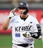 황재균 “KT서 좋은 제안했지만 고심 끝 은퇴”