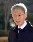 “조희대 ‘계엄 위헌적, 계엄사에 연락관 파견말라’ 지시”