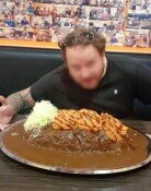 태국서 ‘14㎏ 카레 먹기 챌린지’ 성공한 남성…알고보니 주머니에