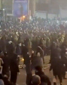 굶주린 민심 “독재자에게 죽음을”…이란 시위 사망자 급증